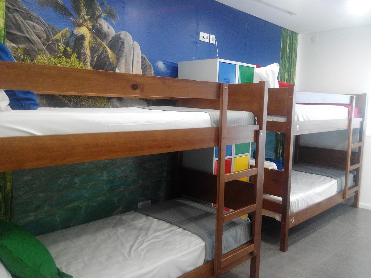 Uau Hostel Фигейра да Фош Екстериор снимка
