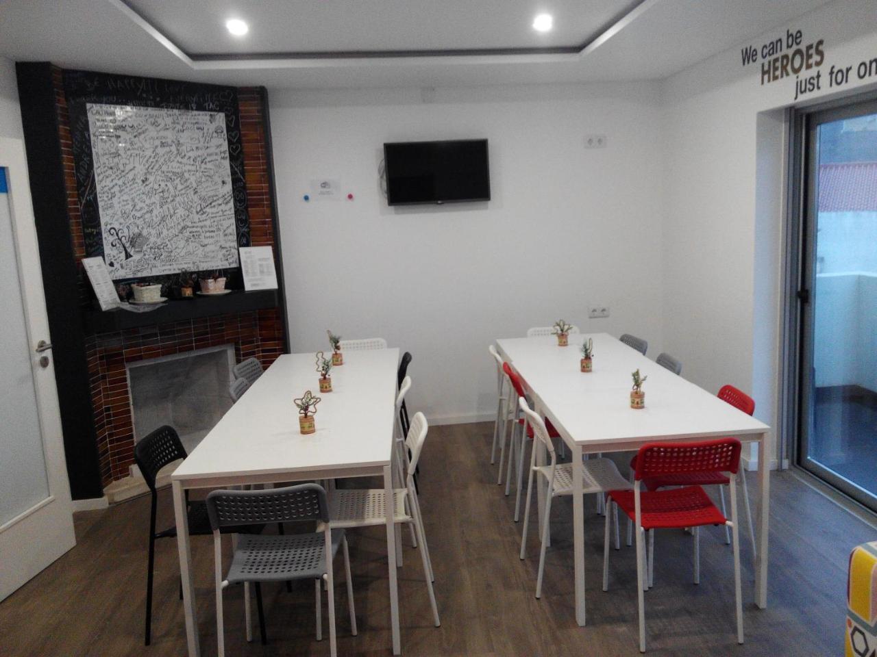 Uau Hostel Фигейра да Фош Екстериор снимка